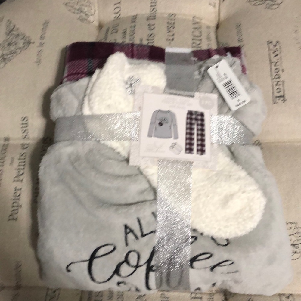NWT Soft Sensations 3piece pj set size small